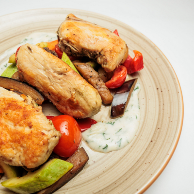 Pileći file sa povrćem