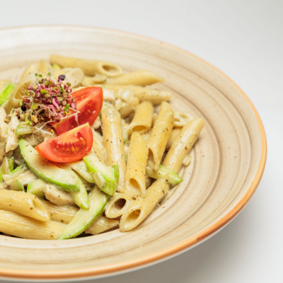 Pene sa piletinom i tikvicama