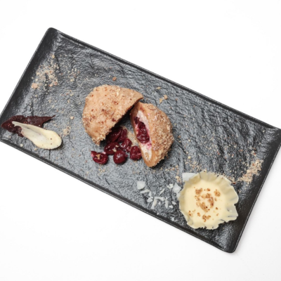 Knedla sa mladim,slatkim sirom i visnjama